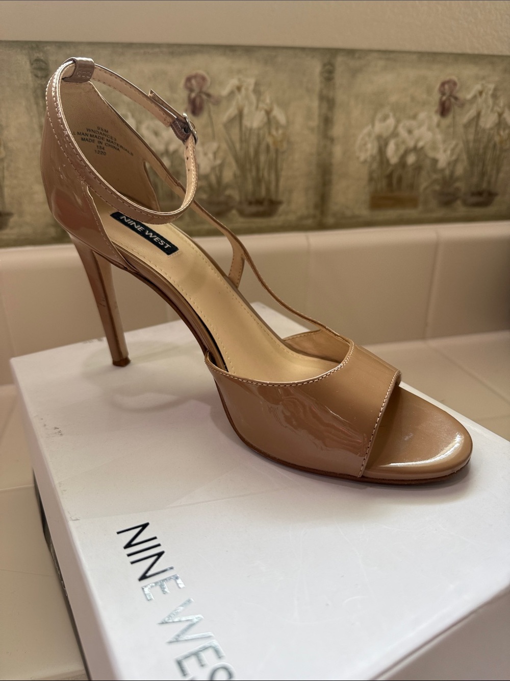 Nine West - Picture 6 of 8